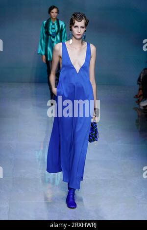 Mailand, Italien. September 2023. GIORGIO ARMANI Frühjahr/Sommer 2024 Laufsteg während der Mailänder Fashion Week am 2023. September - Mailand; Italien 24/09/2023 Credit: dpa/Alamy Live News Stockfoto