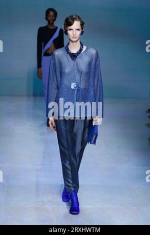 Mailand, Italien. September 2023. GIORGIO ARMANI Frühjahr/Sommer 2024 Laufsteg während der Mailänder Fashion Week am 2023. September - Mailand; Italien 24/09/2023 Credit: dpa/Alamy Live News Stockfoto