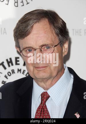 DAVID MCCALLUM (* 19. September 1933 bis 25. September 2023) war ein schottischer Schauspieler und Musiker, der in den 1960er Jahren große Anerkennung erlangte, als er die Geheimagentin Illya Kuryakin in der Fernsehserie The man from U.N.C.L.E. ab 2003 spielte. McCallum erlangte neue internationale Popularität für seine Rolle als NCIS-Medizinprüfer Dr. Donald ''Ducky'' Mallard in der amerikanischen Fernsehserie 'NCIS'. DREHORT: 1. März 2010, Beverly Hills, Kalifornien, USA: NCIS-Schauspieler DAVID MCCALLUM, der zum PaleyFest 2010 im Saban Theatre kommt. (Bild: © Stockfoto