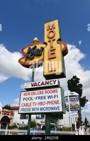 ANAHEIM, KALIFORNIEN - 20. SEPTEMBER 2023: Schild am Kona Motel auf der Brookhurst Street. Stockfoto