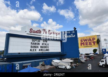 SANTA FE SPRINGS, KALIFORNIEN - 20. SEPTEMBER 2023: The Swap Meet im ehemaligen Drive-in Theatre am Alondra Boulevard. Stockfoto