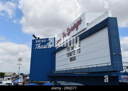 SANTA FE SPRINGS, KALIFORNIEN - 20. SEPTEMBER 2023: Nahaufnahme des Schilds am Swap Meet im ehemaligen Drive-in Theatre am Alondra Boulevard. Stockfoto