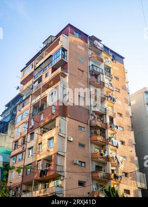 Fassaden alter Häuser. Fassaden von Häusern in Batumi. Asiatische Architektur. Wohnungen von Anwohnern. Stockfoto