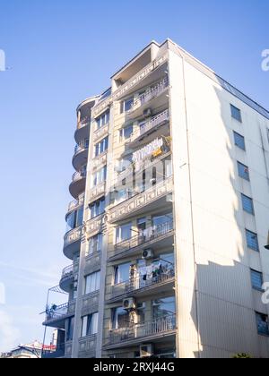 Fassaden alter Häuser. Fassaden von Häusern in Batumi. Asiatische Architektur. Wohnungen von Anwohnern. Stockfoto