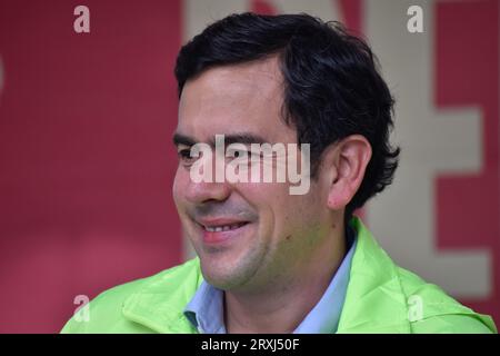 Bogota, Kolumbien. September 2023 25. Bogotas Bürgermeisterkandidat Rodrigo Lara während einer öffentlichen Debatte in Bogota, Kolumbien am 25. September 2023. Foto: Cristian Bayona/Long Visual Press Credit: Long Visual Press/Alamy Live News Stockfoto