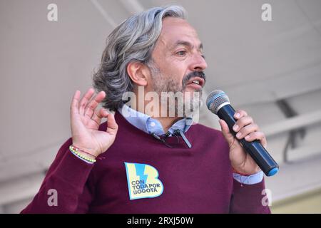 Bogota, Kolumbien. September 2023 25. Bogotas Bürgermeisterkandidat Juan Daniel Oviedo während einer öffentlichen Debatte in Bogota, Kolumbien am 25. September 2023. Foto: Cristian Bayona/Long Visual Press Credit: Long Visual Press/Alamy Live News Stockfoto