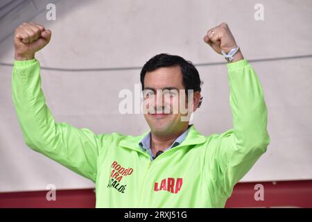 Bogota, Kolumbien. September 2023 25. Bogotas Bürgermeisterkandidat Rodrigo Lara während einer öffentlichen Debatte in Bogota, Kolumbien am 25. September 2023. Foto: Cristian Bayona/Long Visual Press Credit: Long Visual Press/Alamy Live News Stockfoto