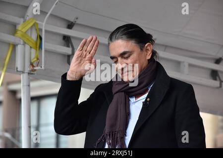 Bogota, Kolumbien. September 2023 25. Bogotas Bürgermeisterkandidat Gustavo Bolivar während einer öffentlichen Debatte in Bogota, Kolumbien am 25. September 2023. Foto: Cristian Bayona/Long Visual Press Credit: Long Visual Press/Alamy Live News Stockfoto