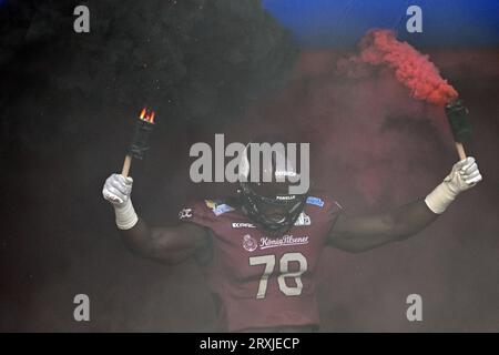 Düsseldorf, Deutschland. September 2023. American Football: Profiliga elf, Rhein Fire - Stuttgart Surge, Play-off-Runde, Finale. Yasir Raji von Rhein Feuer läuft in. Quelle: Federico Gambarini/dpa/Alamy Live News Stockfoto