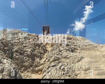 Seilbahnstation im Berg. Stockfoto