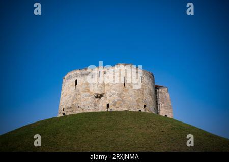 York Castle an sonnigen Tagen in North Yorkshire Stockfoto