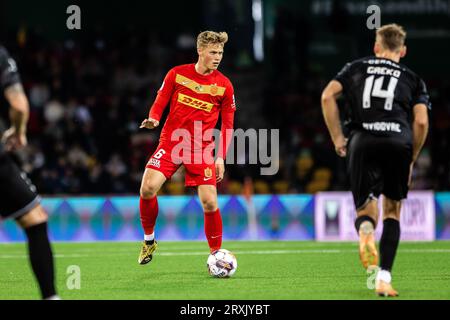 Farum, Dänemark. September 2023 25. Jeppe Tverskov (6) vom FC Nordsjaelland, der während des 3F Superliga-Spiels zwischen FC Nordsjaelland und Hvidovre gesehen wurde, WENN er auf der rechten Seite zum Dream Park in Farum ist. (Foto: Gonzales Photo/Alamy Live News Stockfoto