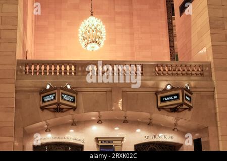 Architektonische Details der Haupthalle, der Haupthalle des Grand Central Terminals, einem Bahnhof in Midtown Manhattan, New York City. Stockfoto