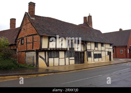 Masons Court eine mittelalterliche Wealden Hall in der Rother St, erbaut in den 1480er Jahren, ist das älteste Haus in Stratford-upon-Avon, Warwickshire, West Midlands, England. Stockfoto