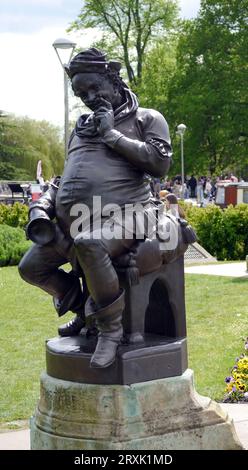 Die Falstaff Bronze Statue ist Teil des Shakespeare Gower Memorial in Bancroft Gardens Stratford-upon-Avon, Warwickshire, West Midlands, England, Vereinigtes Königreich Stockfoto