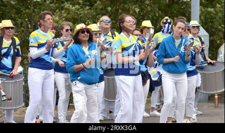 Samba Band während des Premier League Spiels zwischen Brighton und Hove Albion und AFC Bournemouth im American Express Stadium, Brighton, UK - 24. September 2023 Stockfoto