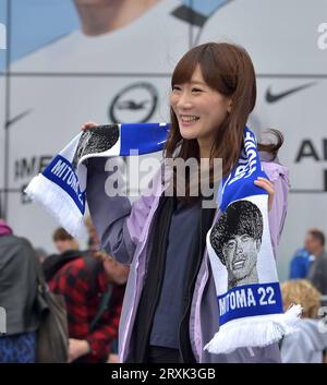 Kaoru Mitoma-Fans vor dem Spiel der Premier League zwischen Brighton und Hove Albion und dem AFC Bournemouth im American Express Stadium, Brighton, Großbritannien - 24. September 2023 Stockfoto