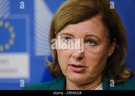 Brüssel, Belgien. September 2023 26. EU-Kommissarin Vera Jourova hält am 26. September 2023 in Brüssel, Belgien, eine Pressekonferenz zu den Berichten wichtiger Online-Plattformen über ihre Verpflichtungen im Rahmen des Verhaltenskodex für Desinformation ab. Quelle: ALEXANDROS MICHAILIDIS/Alamy Live News Stockfoto