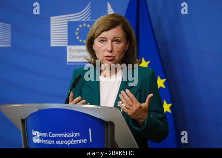 Brüssel, Belgien. September 2023 26. EU-Kommissarin Vera Jourova hält am 26. September 2023 in Brüssel, Belgien, eine Pressekonferenz zu den Berichten wichtiger Online-Plattformen über ihre Verpflichtungen im Rahmen des Verhaltenskodex für Desinformation ab. Quelle: ALEXANDROS MICHAILIDIS/Alamy Live News Stockfoto