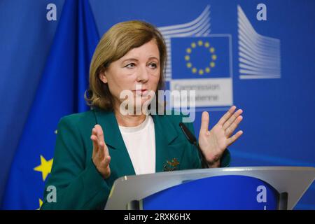 Brüssel, Belgien. September 2023 26. EU-Kommissarin Vera Jourova hält am 26. September 2023 in Brüssel, Belgien, eine Pressekonferenz zu den Berichten wichtiger Online-Plattformen über ihre Verpflichtungen im Rahmen des Verhaltenskodex für Desinformation ab. Quelle: ALEXANDROS MICHAILIDIS/Alamy Live News Stockfoto