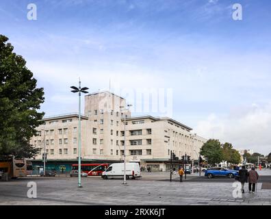 Pearl Assurance House (heute Studentenwohnungen) in Plymouth nach einer externen Säuberung, die von einem Pool von fast £ 2 Millionen (£ 1.994.638) aw profitierte Stockfoto
