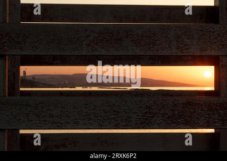 Sonnenaufgang am Strand von Limassol Stockfoto