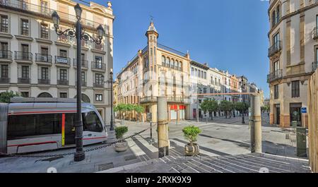 Zug auf der Avenida de la Constitucion Straße, Sevilla, Andalusien, Spanien Stockfoto