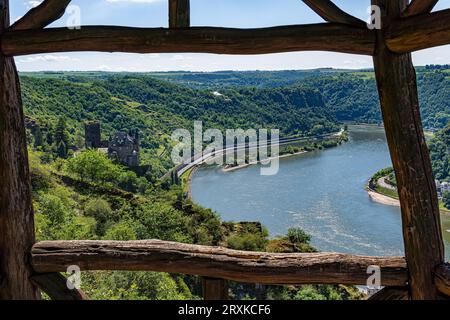 Dreiburgenblick Aussichtspunkt über den Rhein bei St. Goar. Berühmter deutscher Aussichtspunkt im Rheintal. Stockfoto