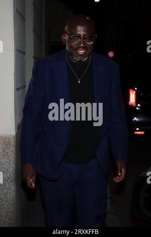 Mailand, Italien. September 2023. Edward Enninful nimmt am 22. September 2023 an dem Versace Gala Dinner während der Milan Fashion Week Womenswear Spring/Summer 2024 in Mailand Teil (Foto: Alessandro Bremec/NurPhoto) Credit: NurPhoto SRL/Alamy Live News Stockfoto