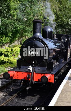 L&Y-Baureihe 25 0-6-0 2F-Lokomotive Nr. 52044 am Bahnhof Oxenhope an der Keighley & Worth Valley Railway. Stockfoto