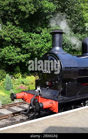 L&Y-Baureihe 25 0-6-0 2F-Lokomotive Nr. 52044 am Bahnhof Oxenhope an der Keighley & Worth Valley Railway. Stockfoto
