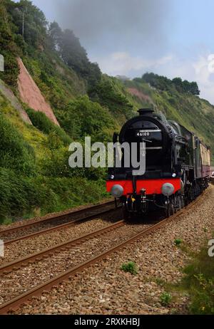 LMS Royal Scot Klasse 46100 Royal Scot vorbei an Sprey Point in Teignmouth mit dem englischen Riviera Express nach Kingswear. Stockfoto