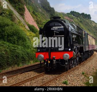 LMS Royal Scot Klasse 46100 Royal Scot vorbei an Sprey Point in Teignmouth mit dem englischen Riviera Express nach Kingswear. Stockfoto