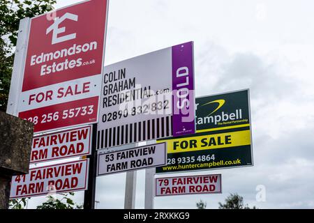 Verkauf oder Verkauf von Eigentumswohnungen in Ballyclare, Nordirland Stockfoto