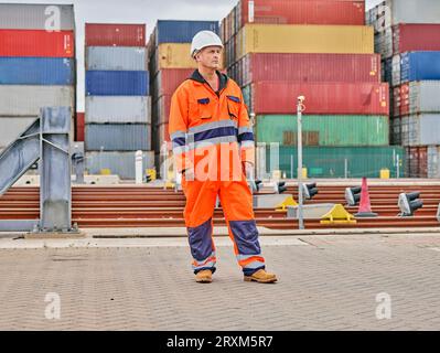 Hafenarbeiter im Hafen von Felixstowe, England Stockfoto