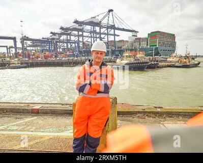 Hafenarbeiter im Hafen von Felixstowe, England Stockfoto