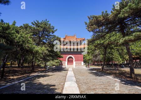 Die klassische architektonische Landschaft des Chinesischen Stelenturms in den östlichen Gräbern der Qing-Dynastie Stockfoto