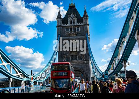 London,England,Vereinigtes Königreich - 24. August 2022 : Blick auf die Tower Bridge Stockfoto