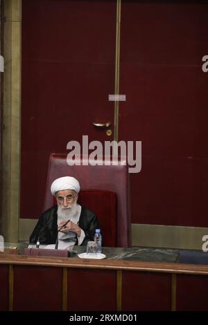 Teheran, Iran. September 2023 26. Ayatollah AHMAD JANNATI, Leiter der einflussreichen Expertenversammlung des Iran, spricht zu einer Sitzung im alten iranischen Parlamentsgebäude in der Innenstadt von Teheran. Die Sachverständigenversammlung im Iran ist ein Leitungsorgan, das sich aus 88 Mitgliedern zusammensetzt, die vom Volk gewählt werden. Seine Hauptaufgabe besteht darin, den Obersten Führer Irans auszuwählen und zu überwachen. Quelle: ZUMA Press, Inc./Alamy Live News Stockfoto