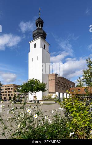 Die entweihte Kirche zur Heiligen Familie der Architekten Dominikus und Gottfried Boehm am Platz der Kinderrechte im Stadtteil Suelz, Colog Stockfoto