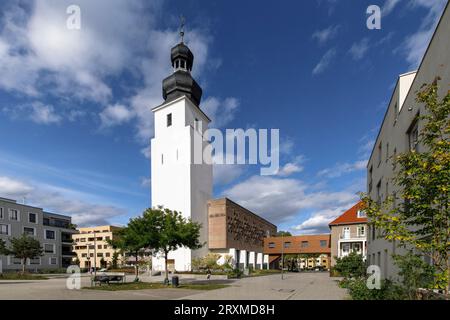 Die entweihte Kirche zur Heiligen Familie der Architekten Dominikus und Gottfried Boehm am Platz der Kinderrechte im Stadtteil Suelz, Colog Stockfoto