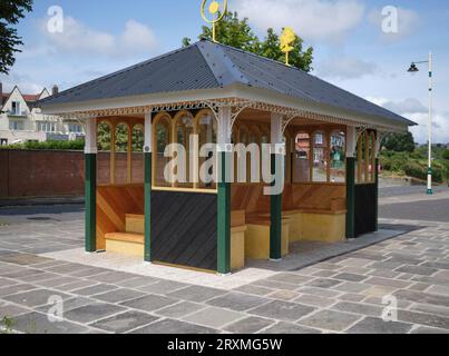 Public Shelter Cliff Hill Top Walk Penarth South Wales UK Stockfoto