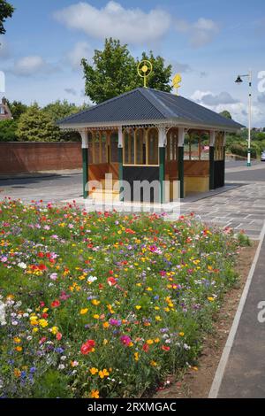 Public Shelter Cliff Hill Top Walk Penarth South Wales UK Stockfoto