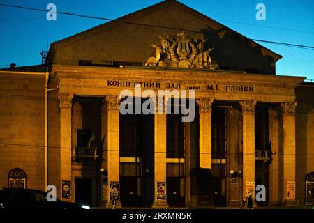 Nicht exklusiv: ZAPORIZHZHIA, UKRAINE - 25. SEPTEMBER 2023 - die Zaporizhzhia Regional Philharmonic, auch bekannt als Mikhail Glinka Concert Hall, ist Stockfoto