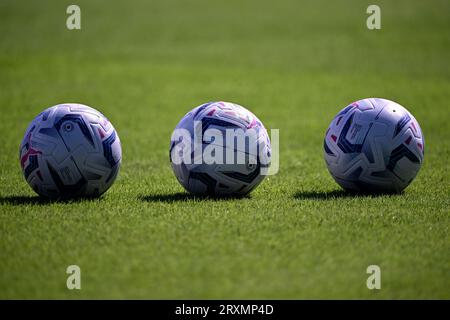 Eine Reihe von Puma offiziellen Serie A Ballsis, die während des Serie A Fußballspiels zwischen Empoli FC und FC Internazionale im Carlo Castellani Stadion in Empoli (Italien) am 24. September 2023 zu sehen war. Stockfoto