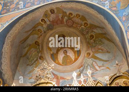 Blick auf Bilder und Gemälde in den Gewölben der Altarapsis der St. Nikolaus-Orthodoxen Kathedrale, Nizza / Cathédrale Orthodoxe Saint-Nicolas de Nizza. Russisch-orthodoxe Kathedrale in Frankreich. (135) Stockfoto