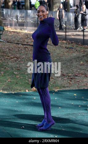 18. September 2023 - London, England, UK - Jourdan Dunn Ankunft auf der Burberry LFW s/s 2024, Highbury Fields Stockfoto