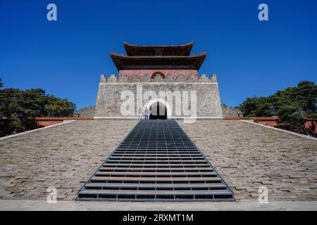 Zunhua City, China - 8. April 2023: Soul Tower, das Grab von Kaiser Qianlong in der Qing-Dynastie, Nordchina Stockfoto