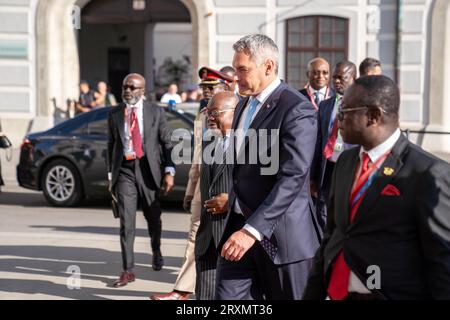 Wien, Österreich. 26. September 2023. Der österreichische Kanzler Karl Nehammer begrüßt mit dem Präsidenten Ghanas, Akufo-Addo, Wien ©Andreas Stroh / Alamy Live News Stockfoto