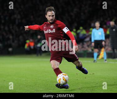 Andreas Ulmer in Aktion während des UEFA Europa League-Spiels zwischen Celtic und Red Bull Salzburg im Celtic Park, Parkhead, Glasgow am Donnerstag, den 13. Dezember 2018. (Credit: Mark Fletcher | MI News & Sport Ltd) ©MI News & Sport Ltd Tel: +44 7752 571576 E-Mail: markf@mediaimage.co.uk Adresse: 1 Victoria Grove, Stockton on Tees, TS19 7EL Stockfoto